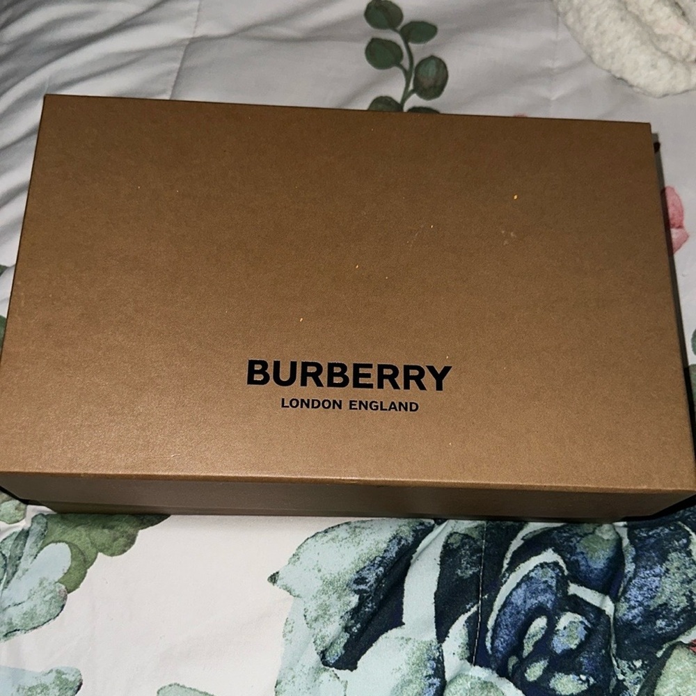 Burberry Brown Gift Box Set - Picture 4 of 4